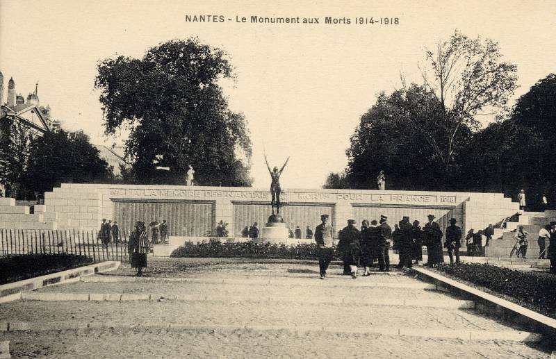 momument aux morts tel qu'il fut inauguré