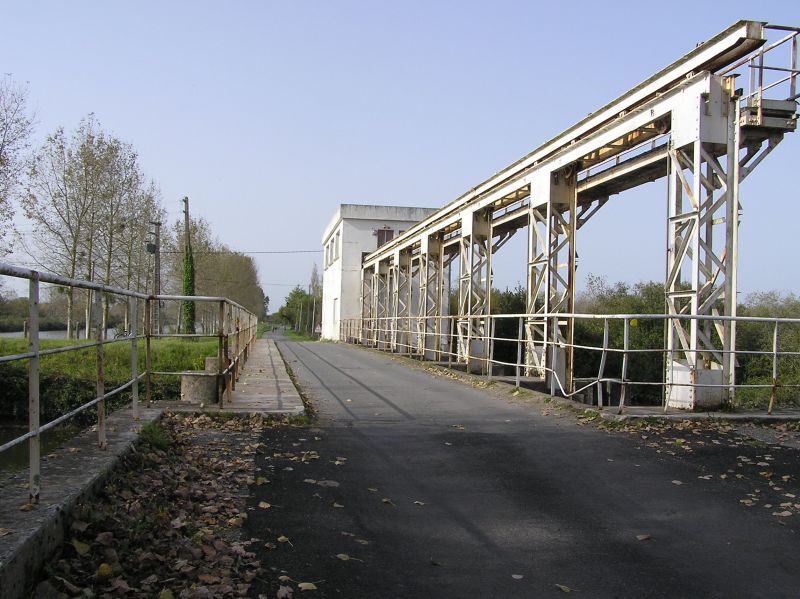 La route vers Frossay emprunte le poont-barrage