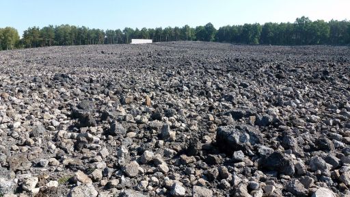 emplacement du centre de mise à mort de Belzec Belzec en 2011(Par Lysy — Travail personnel, CC BY-SA 3.0, https://commons.wikimedia.org/w/index.php?curid=16653284)