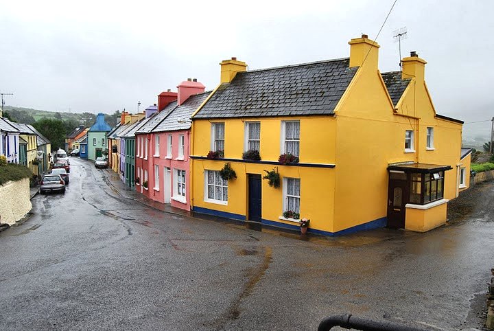 maisons peintes dans le Kerry (Irlande).