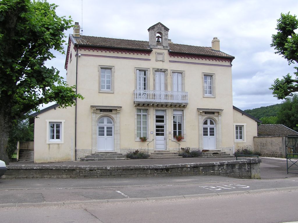 La mairie-école de Commarin en Côte d'Or