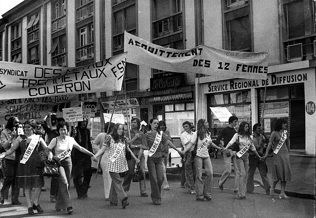 Manifestation_lors_du_procès_des_Douze_femmes_à_Saint-Nazaire_(1976).jpg