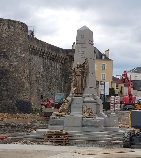 Monument aux morts de Laval le 05-03-22