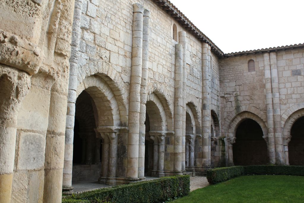 le cloître de Nieul-sur-l'Autise