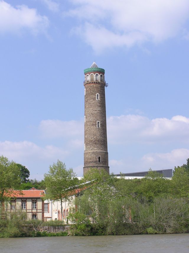 La tour à plomb, vue de la Loire