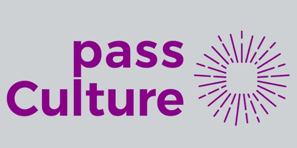 Logo du pass culture sur fond gris avec texte Pass culture en violet